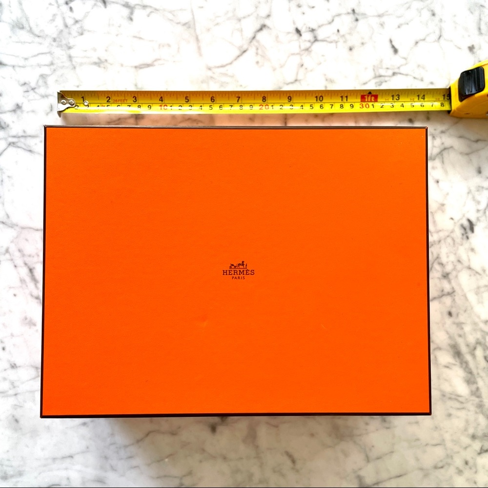 Hermés | 🎁 Medium Box for Gifting 🎁 | Like New ✨